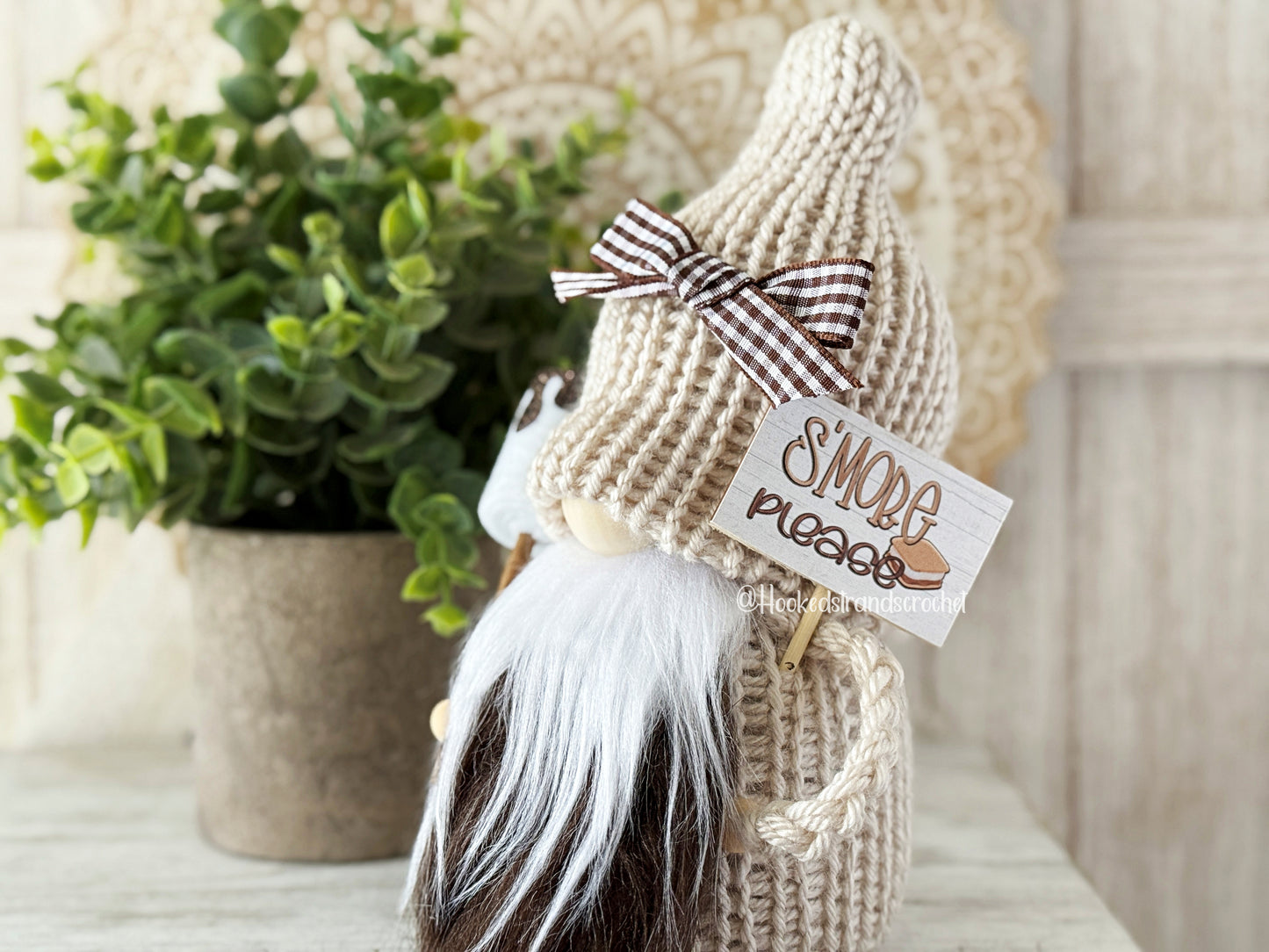 S'mores gnome with marshamallow - Summer tiered tray decor
