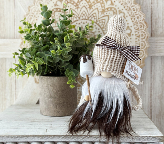 S'mores gnome with marshamallow - Summer tiered tray decor