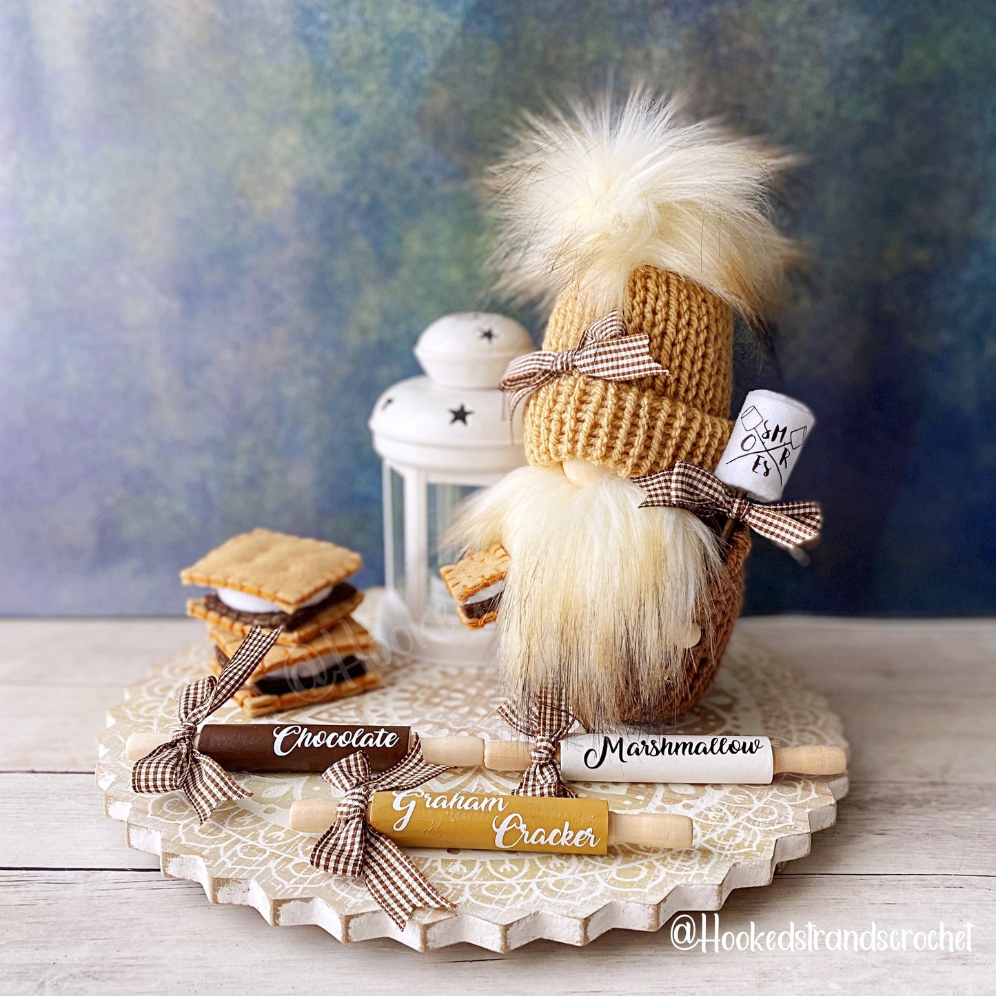 Sweet knit S'mores gnome with marshmallow - Tiered tray decor