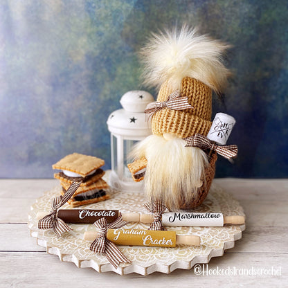 Sweet knit S'mores gnome with marshmallow - Tiered tray decor