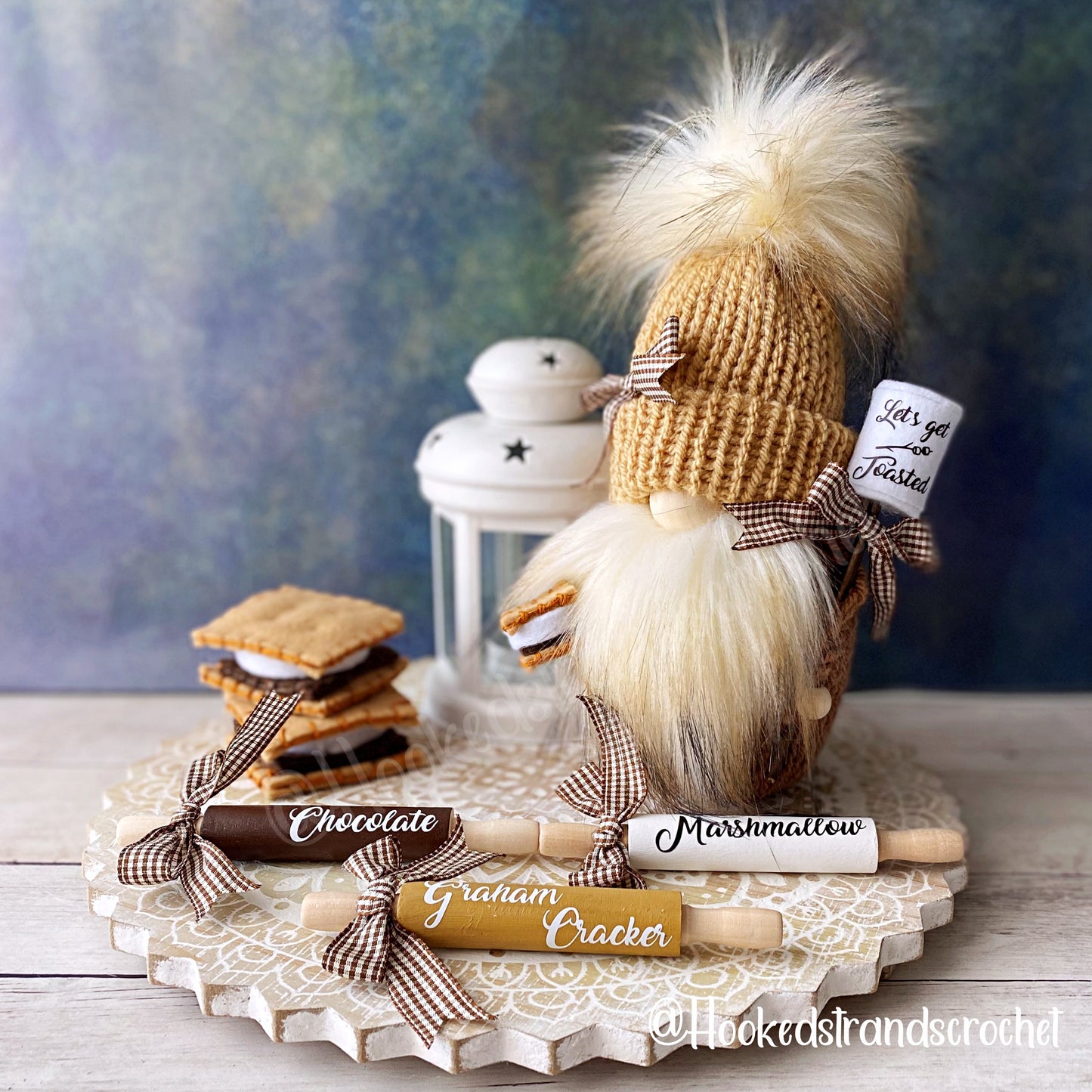 Sweet knit S'mores gnome with marshmallow - Tiered tray decor