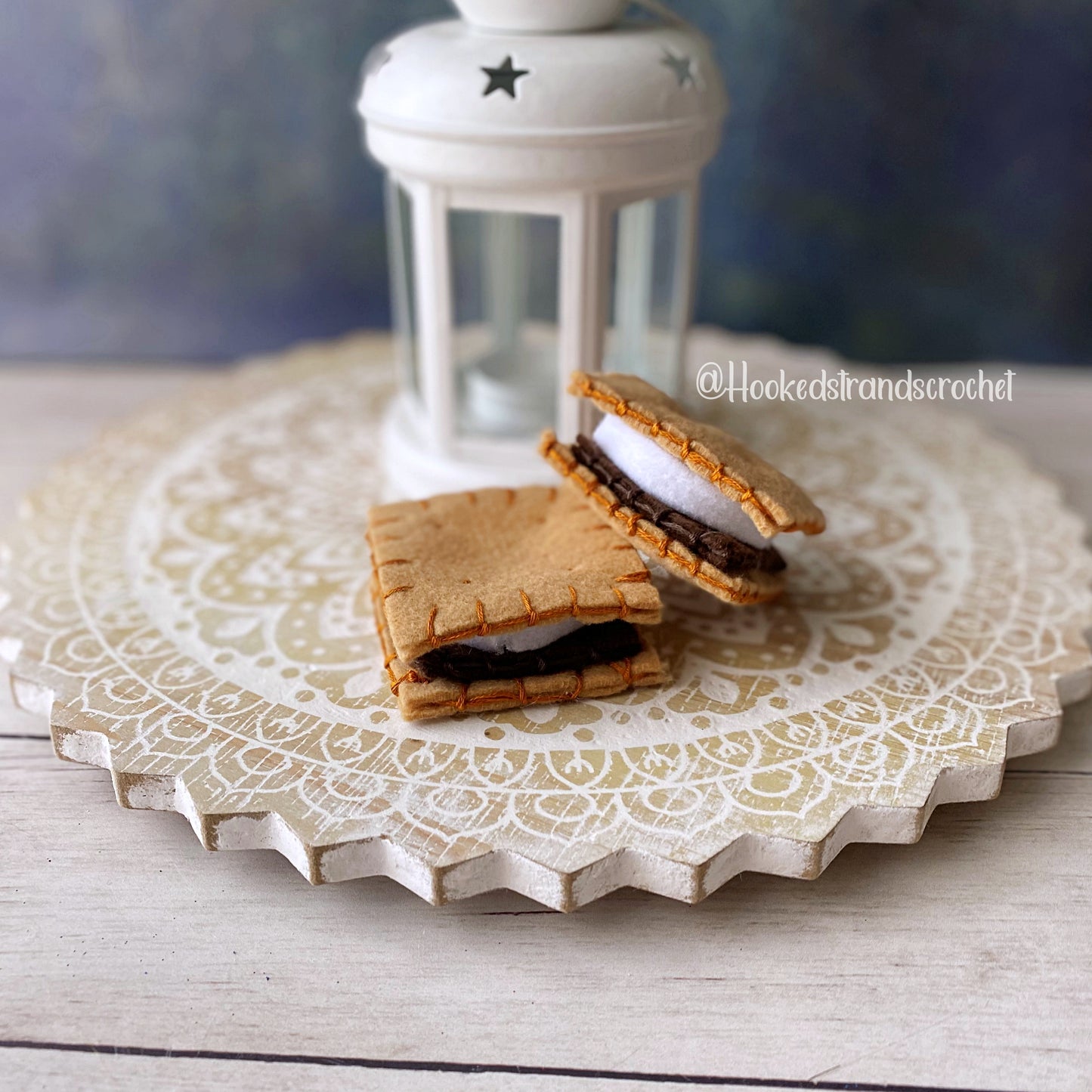 Sweet knit S'mores gnome with marshmallow - Tiered tray decor