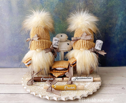 Sweet knit S'mores gnome with marshmallow - Tiered tray decor